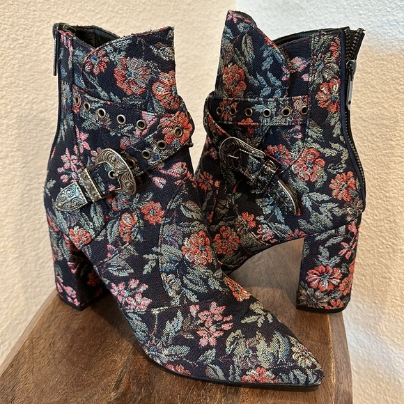 Badgley Mischka Collection Morrisey Brocade Bootie Size 81/2 - Picture 13 of 13